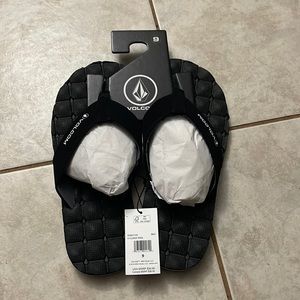 Volcom: NBW black flip flops